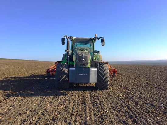 Contrapeso tractor con cajón porta herramientas