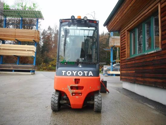 Elevadora - Toyota - 8fbm20z triplex 4,7m + 3. u. 4. kreis bis gabelt