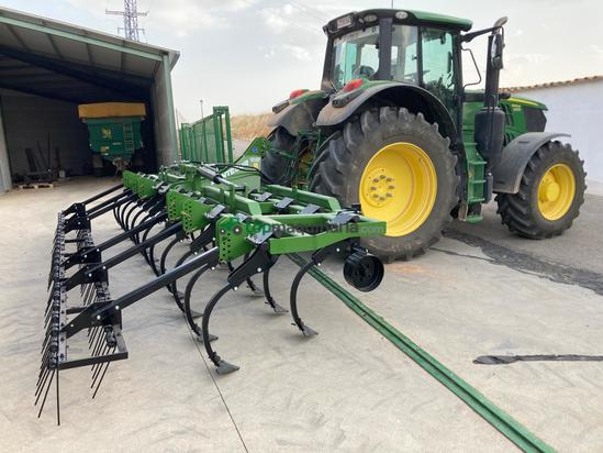 CULTIVADOR SEMICHISEL DE 23 BRAZOS ELASTOMEROS DE 35X35 EN 2 FILAS