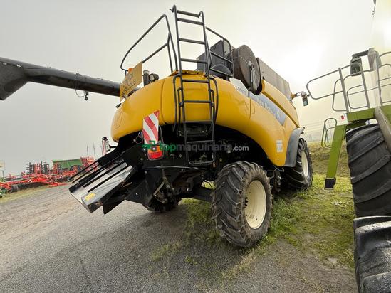 Cosechadora de Cereal - New Holland - CR9070