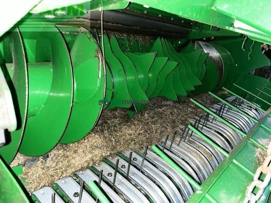 Empacadora gigant - John Deere - v451m