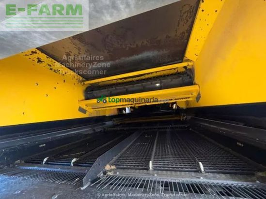 Cosechadora de Cereal - New Holland - cr 8.90