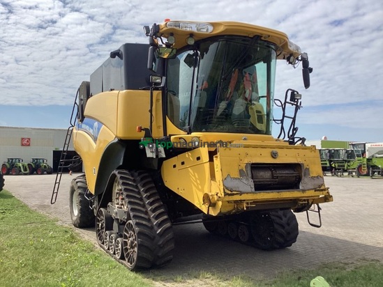 Cosechadora de Cereal - New Holland - CR8080
