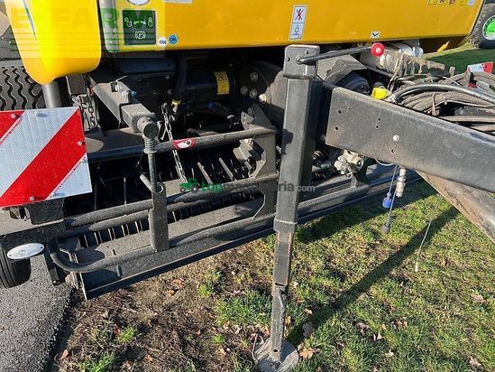 Empacadora gigant - New Holland - roll belt 180 cropcutter