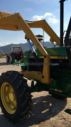 Tractor agrícola - John Deere - 3140 con pala.