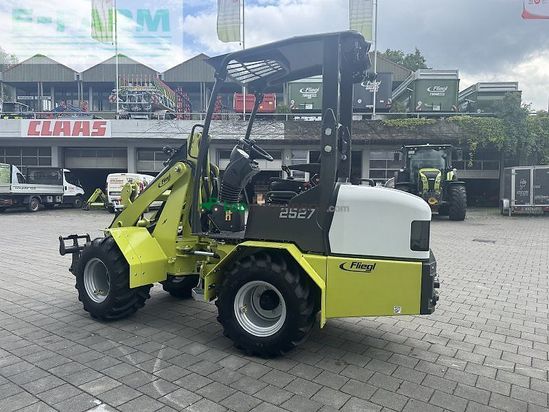 Minicargadora - Fliegl - 25-27 inkl. 3 anbaugeräte