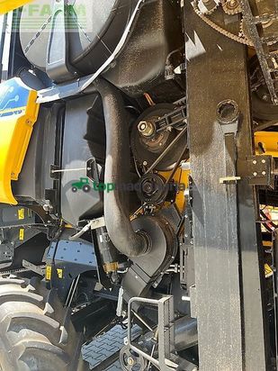 Cosechadora de Cereal - New Holland - cr 8.90