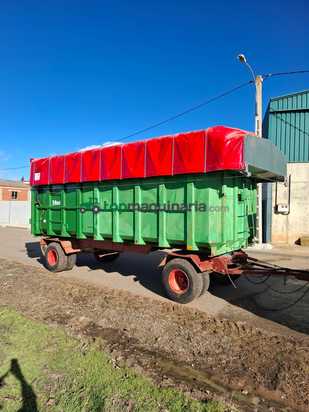 Remolque agrícola marca Talleres J. García  basculante 5,5 m