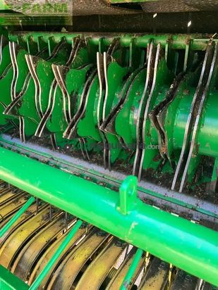 Empacadora gigant - John Deere - 864