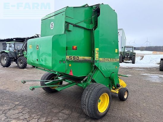 Empacadora gigant - John Deere - 590