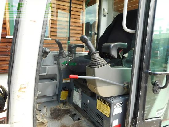Excavadora - Takeuchi - tb 228 ( 2.810kg ) powertilt