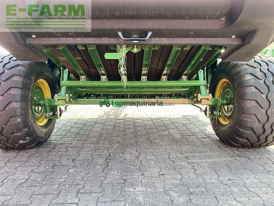 Empacadora gigant - John Deere - v451 m