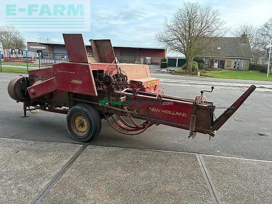 Empacadora gigant - New Holland - super hayliner a286 kleine pakkenpers