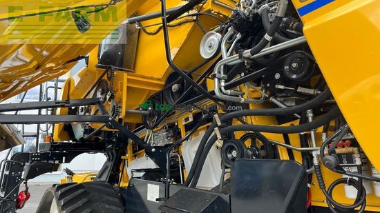 Cosechadora de Cereal - New Holland - cr 8.80 raupe intellisense