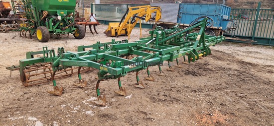 Cultivador - 25 brazos con rastra 