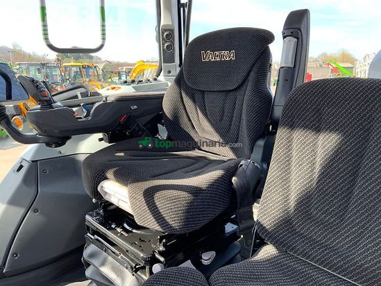 Tractor agrícola - Valtra - t235 versu tractor (st25946)