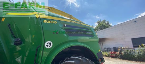 Cosechadora de Cereal - John Deere - 8300