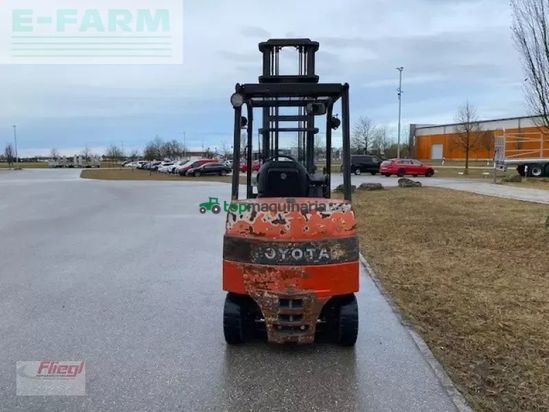 Elevadora - Toyota - 7fbmf30