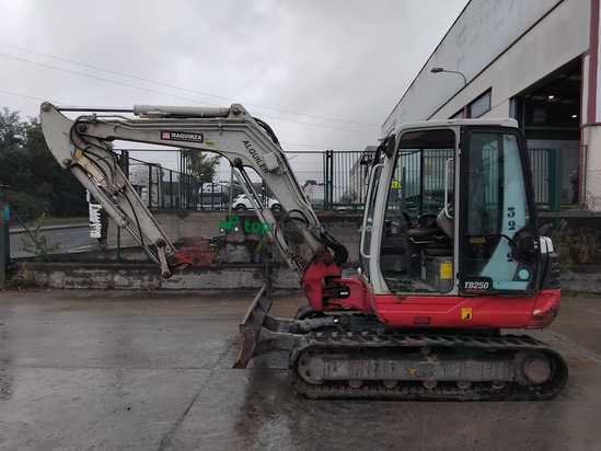 Miniexcavadora TAKEUCHI TB250