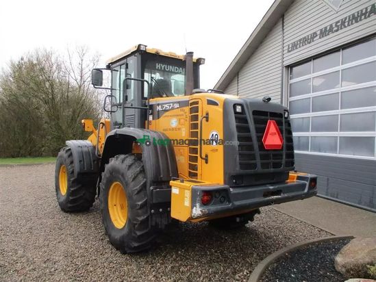 Minicargadora - Hyundai - 757-9a med 620/75r26 traktor hjul montering på