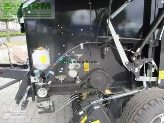 Empacadora gigant - New Holland - br 150 utility