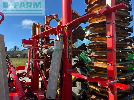 Grada de disco - Väderstad - carriercrxt 425 gezogen