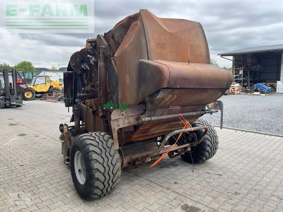 Empacadora gigant - Case IH - rb 455 brandschaden