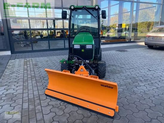 Tractor agrícola - John Deere - 1026r + matev schneeschild + salzstreuer