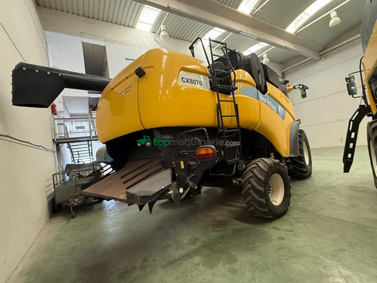 Cosechadora de Cereal - New Holland - CX8070