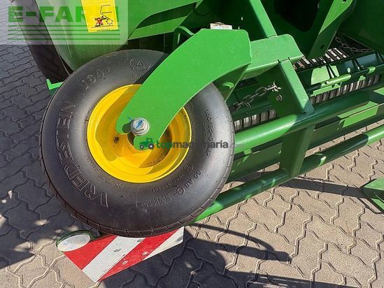 Empacadora gigant - John Deere - v 451 m