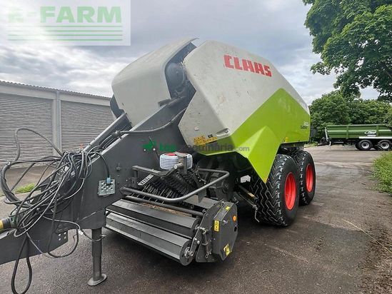 Empacadora gigant - Claas - quadrant 3400 rc