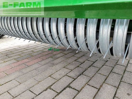 Empacadora gigant - John Deere - v451m