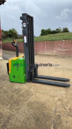 APILADOR ELÉCTRICO 2.000 KG – ELEVACIÓN 3 METROS