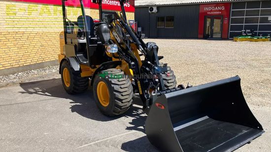 Minicargadora - JCB - 403 plus agri med jst skovl og pallegaffel