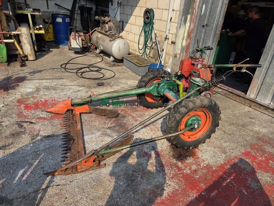 Segadora acondicionada - SEGADORA MARCA AGRIA DIESEL