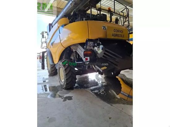 Cosechadora de Cereal - New Holland - cr9070