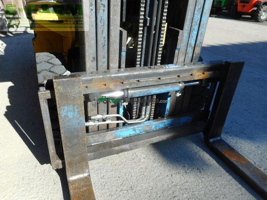 Elevadora - Nissan - fd01a18q triplex 4,7m