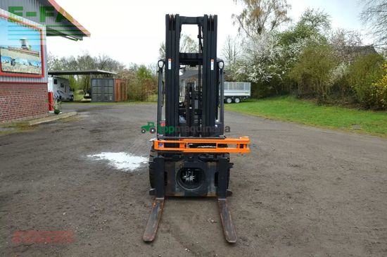Elevadora - Doosan - d35c-9