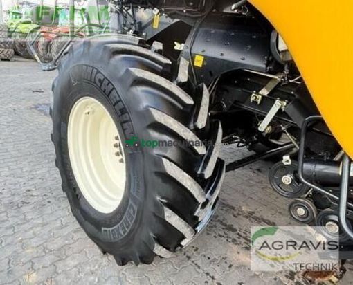 Cosechadora de Cereal - New Holland - cr 8.90 raupe