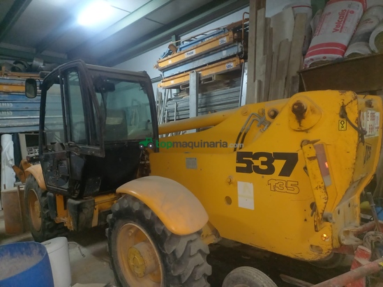 Venta de máquina telescópica JCB 537-135.