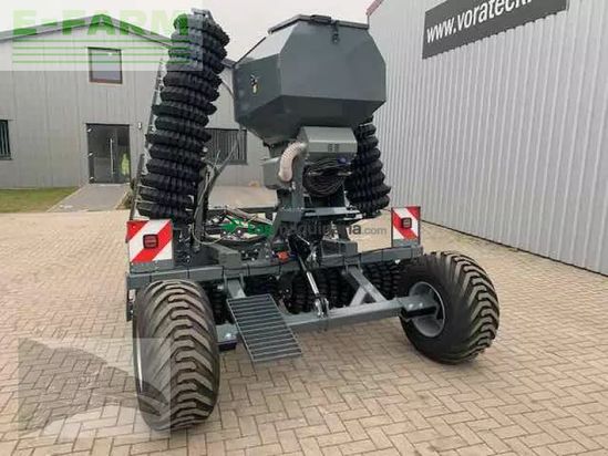 Combinado de siembra -  - wiesenstriegel mit walze und fahrwerk 6m