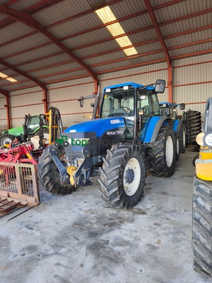 Tractor agrícola - New Holland - TM115 CON TRIPUNTAL DELANTERO