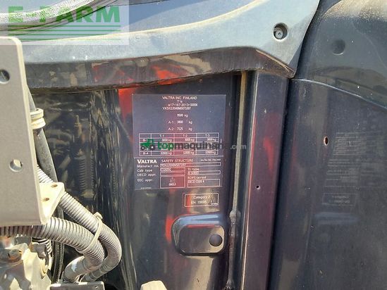 Tractor agrícola - Valtra - g135 tractor (st26103)
