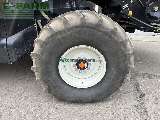 Cosechadora de Cereal - New Holland - cr 8.90