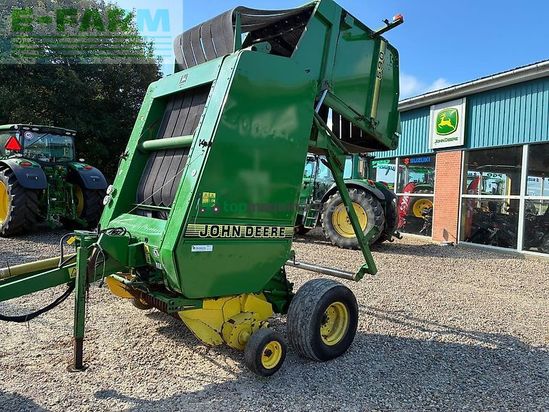 Empacadora gigant - John Deere - 590