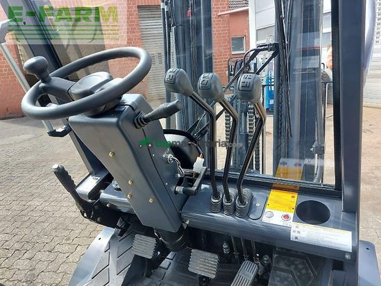 Elevadora -  - pfd25.33-ii 2,5t dieselstapler mit seitenschieber