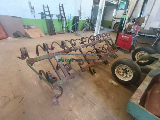 Cultivador agrícola de 17 brazos