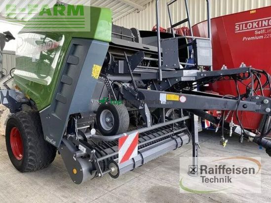 Empacadora gigant - Fendt - rotana 160 v