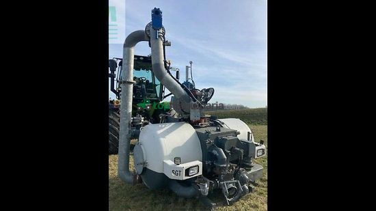 Esparcidor -  - fronttank + guelleaufbau xerion 3800 vc