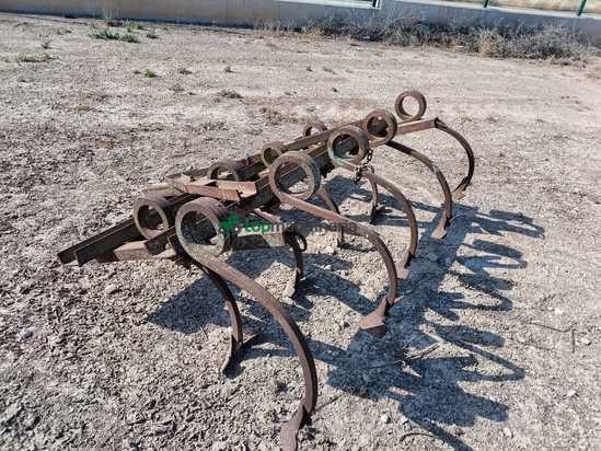 Cultivador de 9 brazos